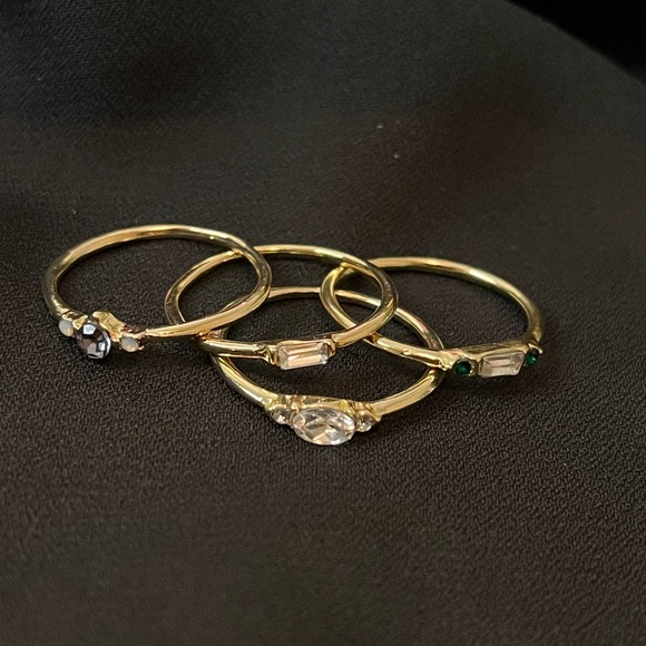 Jewelry - 📌SOLD📌Dainty gold-tone ring set of 4